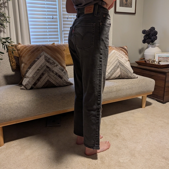 Levi's  Ribcage Straight-Leg Jeans - Picture 3 of 9